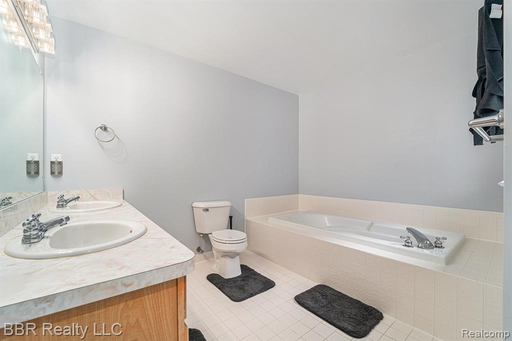 22795 Fawn Road, Brownstown, MI 48183 — Photo 18