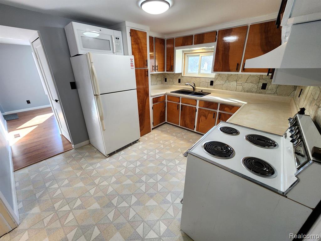 5082 CENTER Road, Grand Blanc, MI 48439 — Photo 34