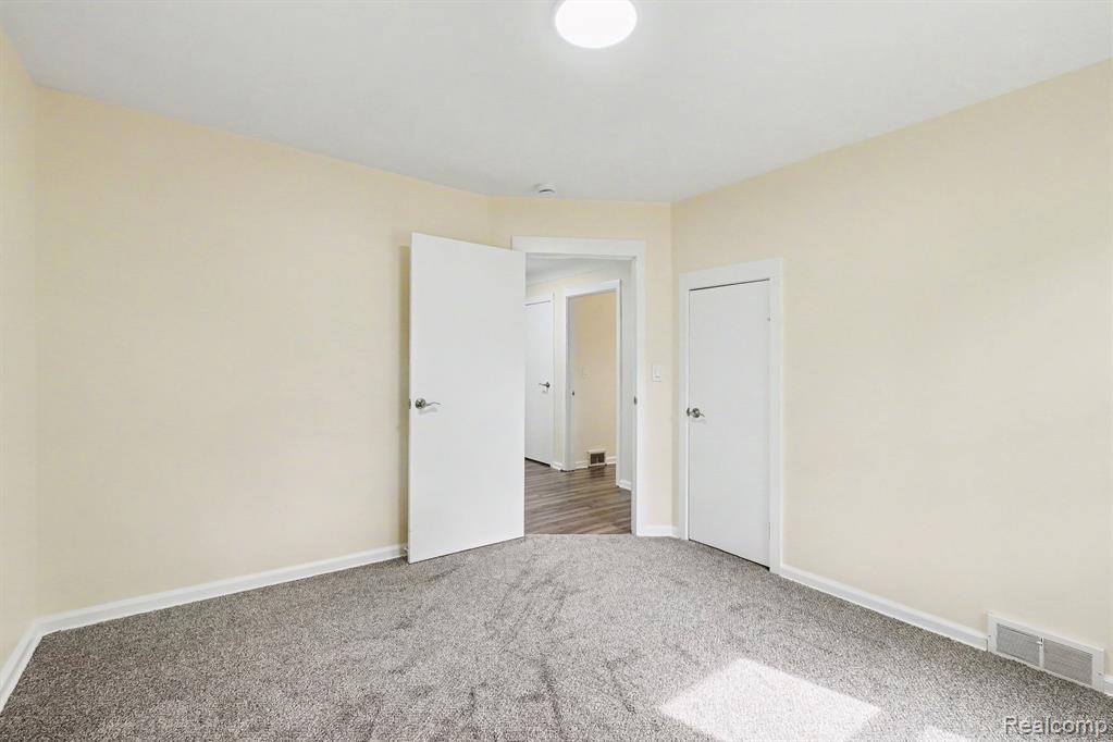 1093 W Maple Avenue, Burton, MI 48507 — Photo 9