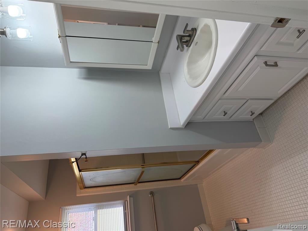 429 Cambridge Avenue, South Lyon, MI 48178 — Photo 8