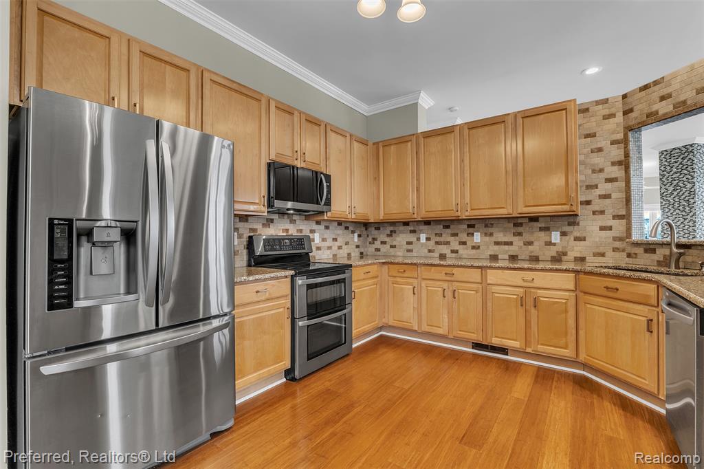 985 Watersedge Court, Oxford, MI 48371 — Photo 28