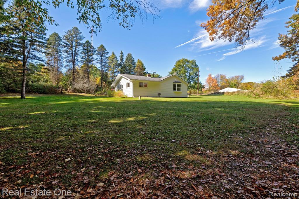 9150 Rattalee Lake Road, Clarkston, MI 48348 — Photo 33