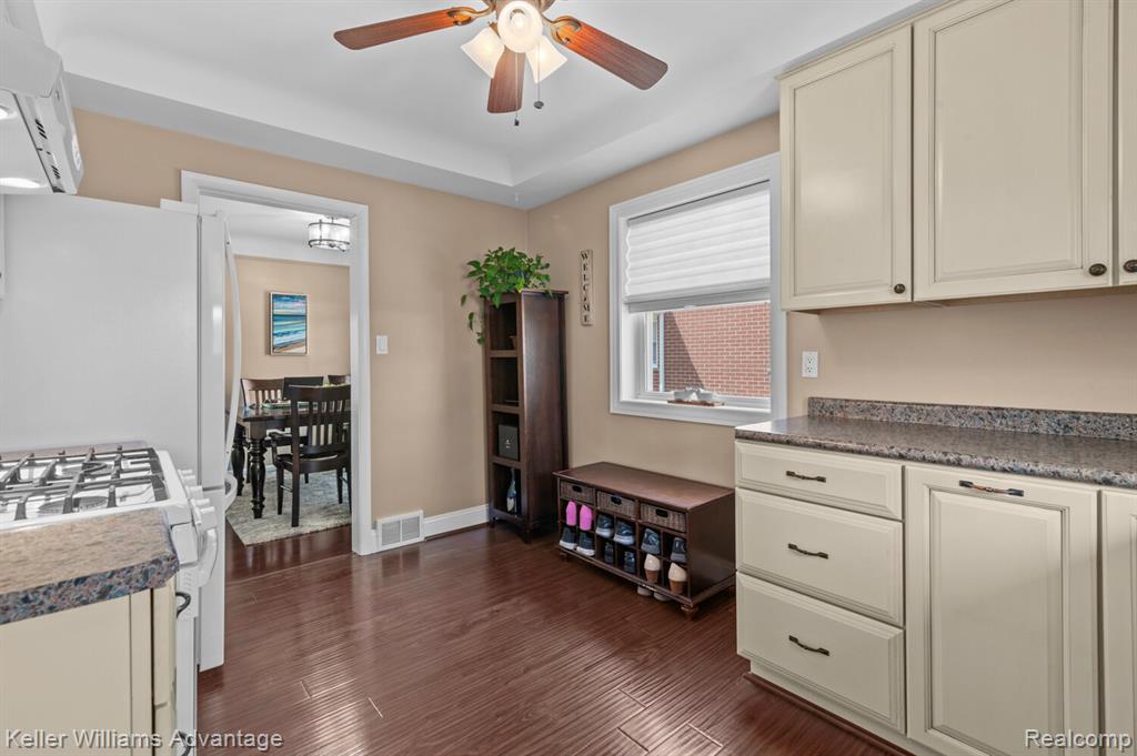 6514 Sharon Street, Garden City, MI — Photo 12