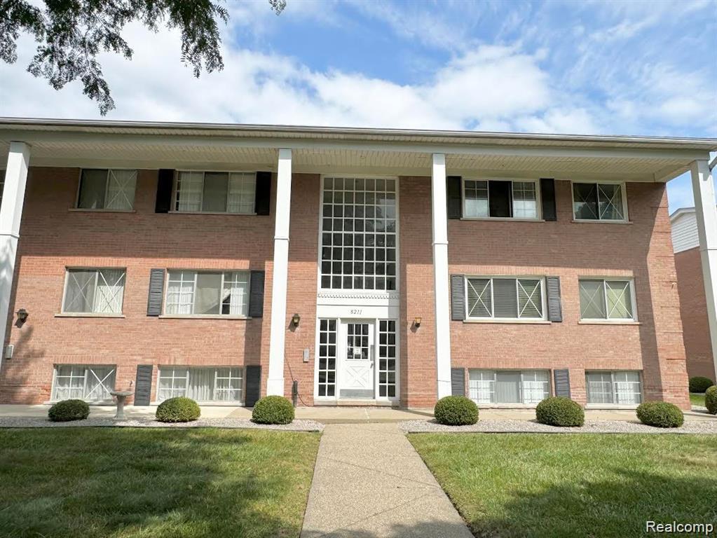 8211 DENWOOD Drive, 6, Sterling Heights, MI 48312 — front exterior