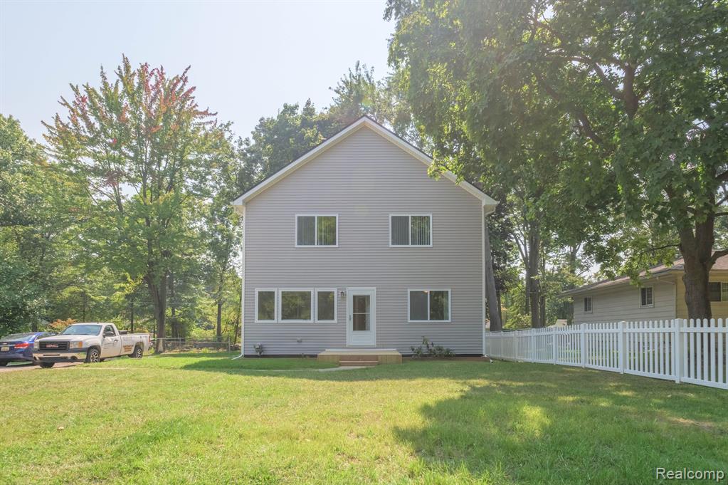 5733 CRESCENT Road, Waterford, MI 48327 — front exterior