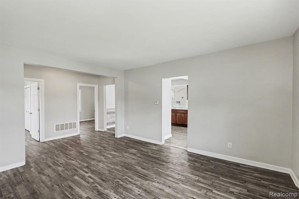 5200 HATCHERY Road, Waterford, MI 48329 — Photo 5