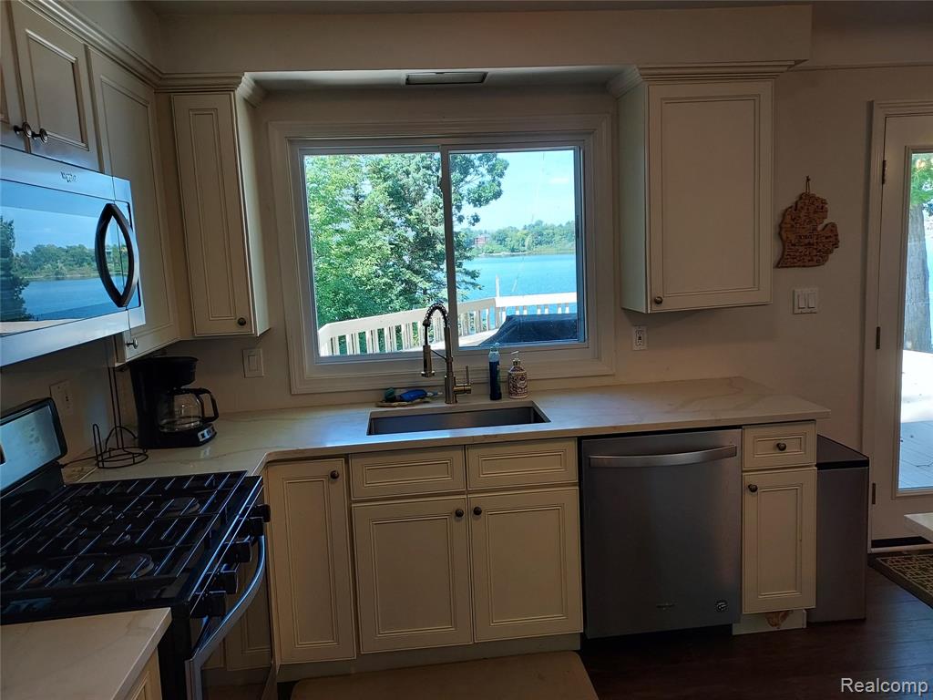 1700 Hamilton Drive, Bloomfield, MI 48302 — Photo 17