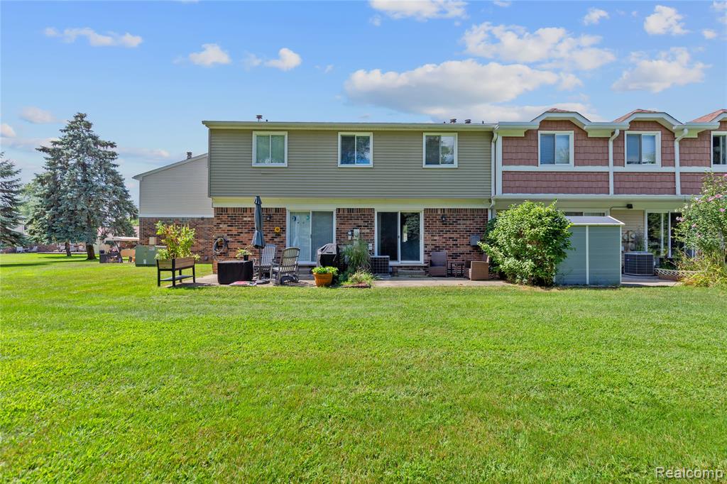 45858 KENSINGTON, Utica, MI 48317 — Photo 19
