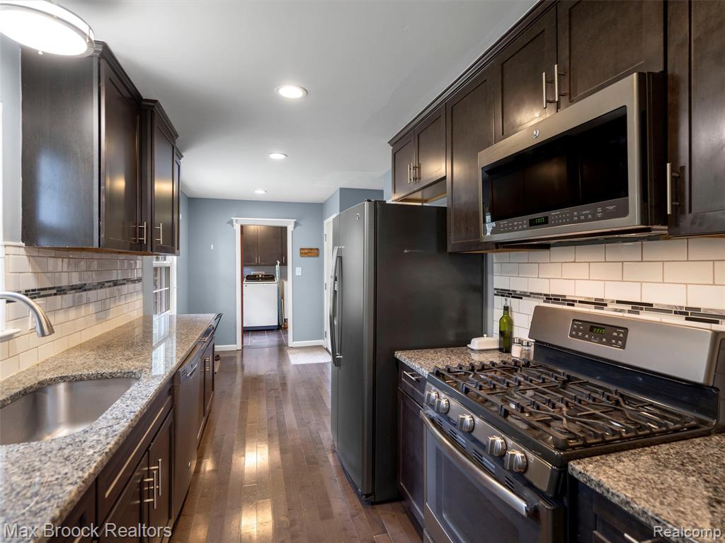 54241 Sunderland Drive, Shelby Twp, MI 48316 — Photo 11