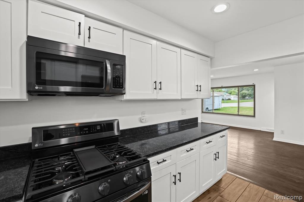 48306 Jefferson Avenue, Chesterfield, MI 48047 — Photo 13