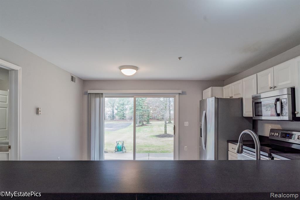 28231 CARLTON WAY Drive, Novi, MI 48377 — Photo 7