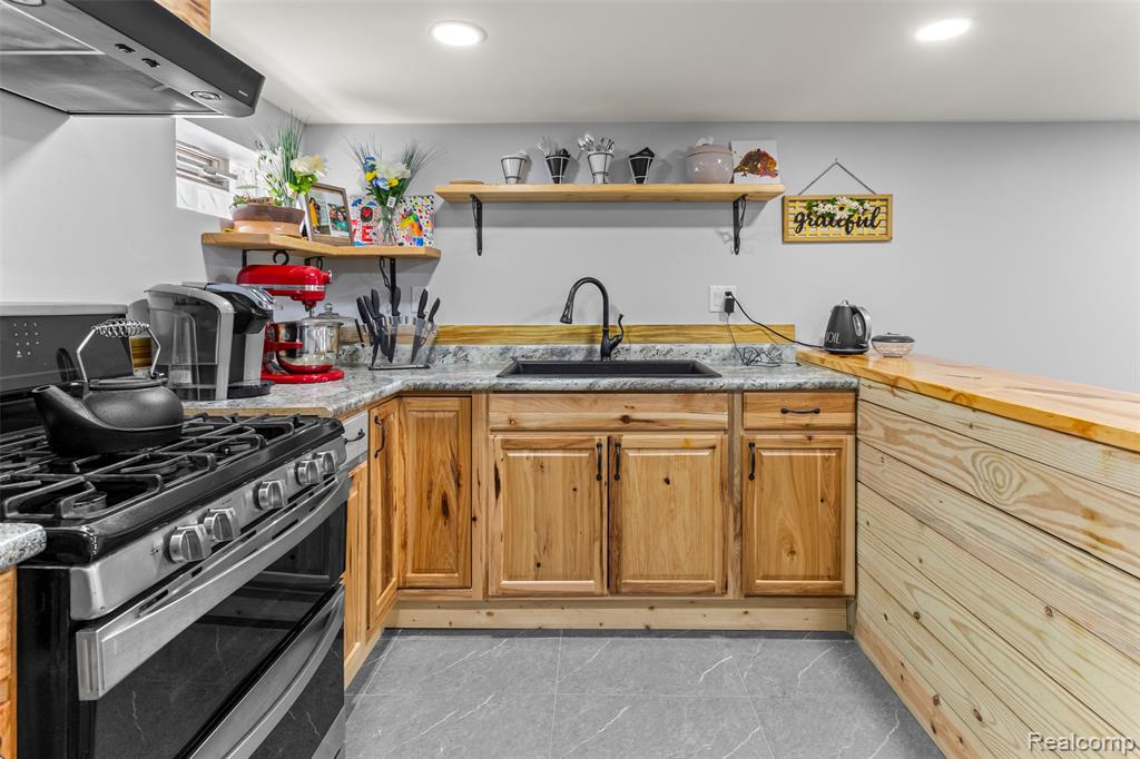 5908 Kinmore Street, Dearborn Heights, MI 48127 — Photo 45