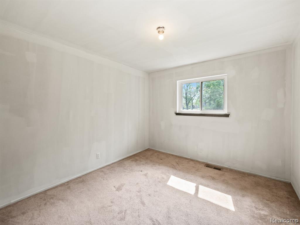 43667 DEQUINDRE Road, Troy, MI 48085 — Photo 13