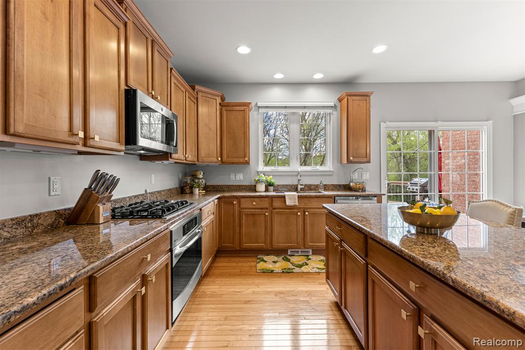 16784 Yellowstone Drive, Northville, MI 48168 — Photo 33
