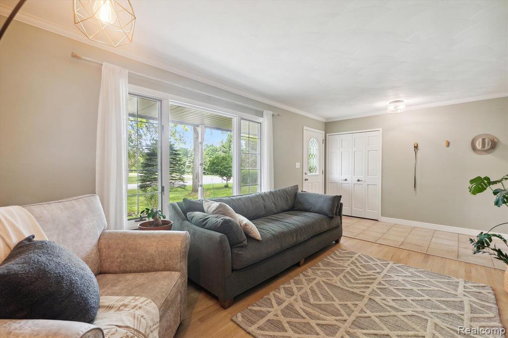 4015 VILLAGE Square, Brighton, MI 48114 — Photo 12