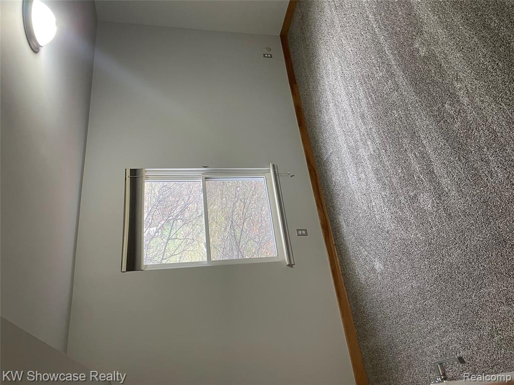 527 E University Drive, Rochester, MI 48307 — Photo 4