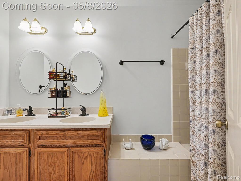 15596 Huntcliff Drive, 40, Macomb, MI 48044 — Photo 16
