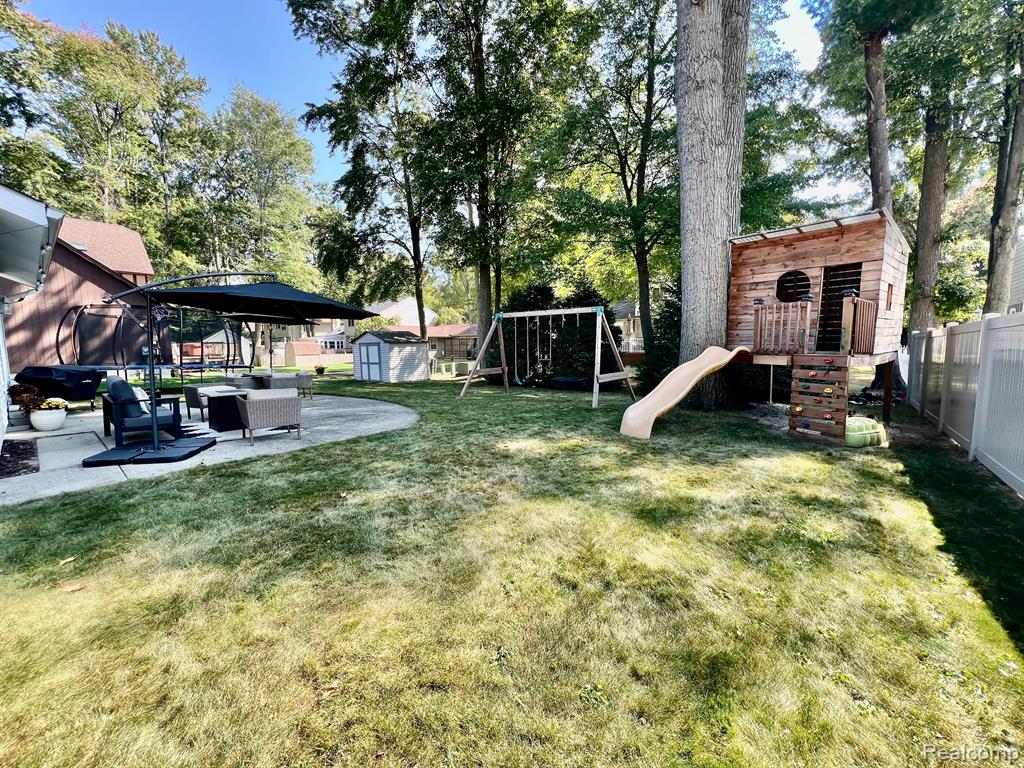 4245 SURREY Lane, Fort Gratiot, MI 48059 — Photo 29