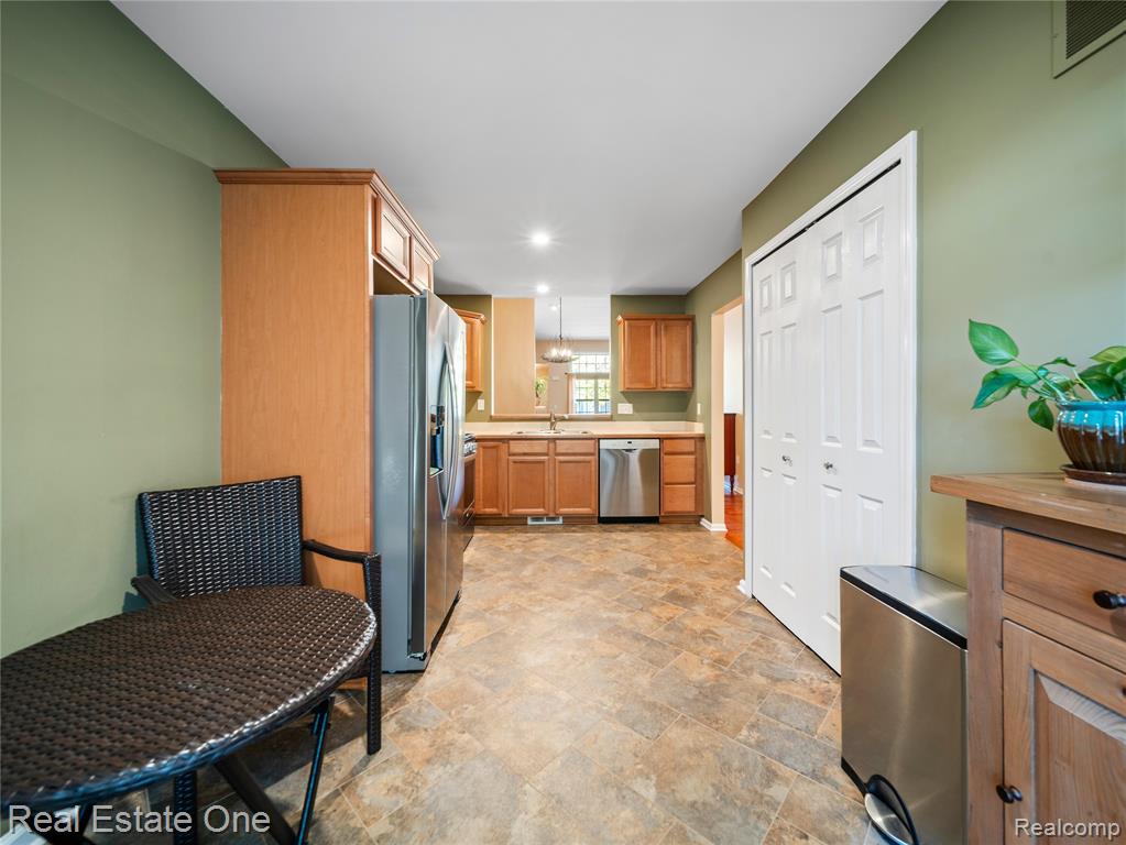 122 Pondview Court, Brighton, MI 48116 — Photo 9