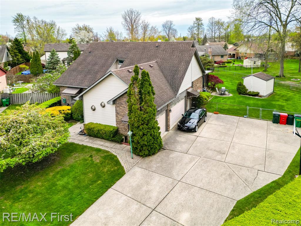 47799 Farmbrook Court, Chesterfield, MI — Photo 2