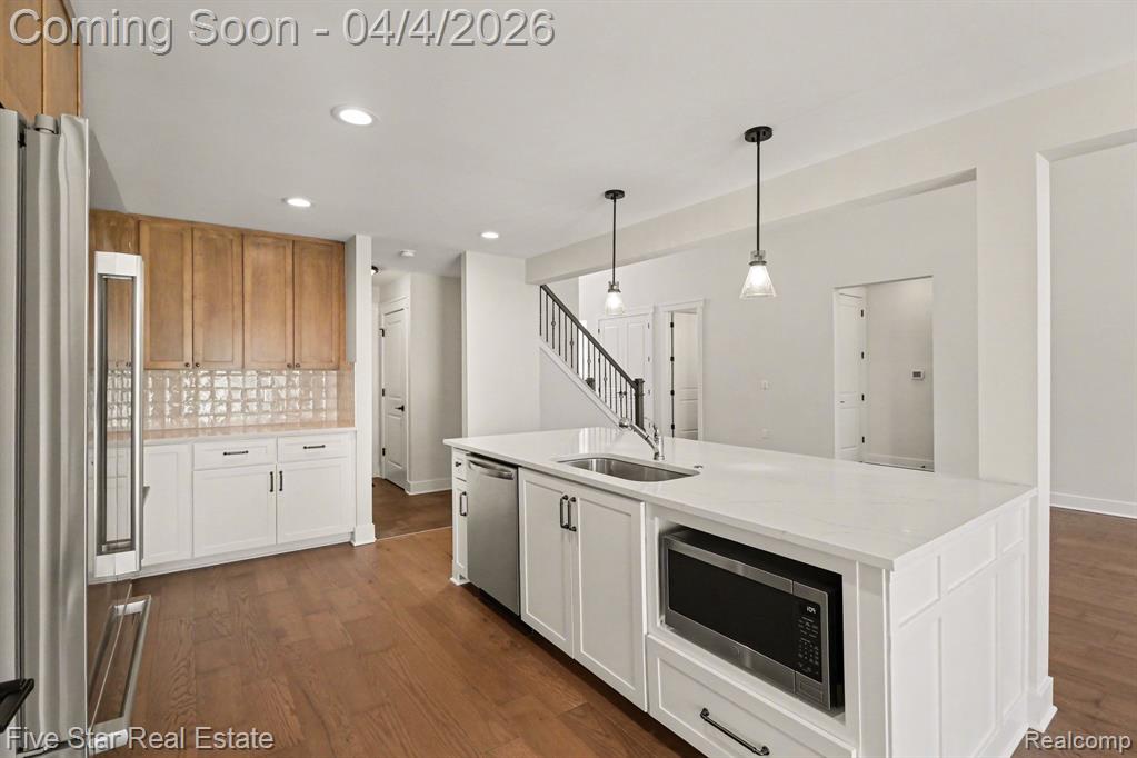 7842 Trailside Court, West Bloomfield, MI 48323 — Photo 12