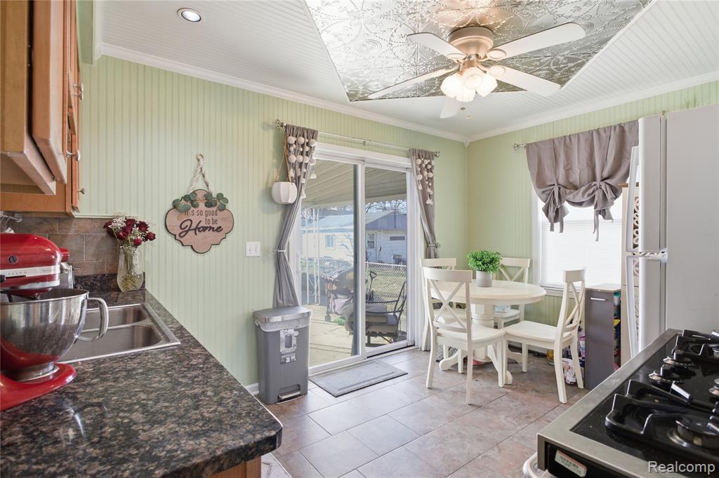 4300 Edmund Street, Wayne, MI 48184 — Photo 15