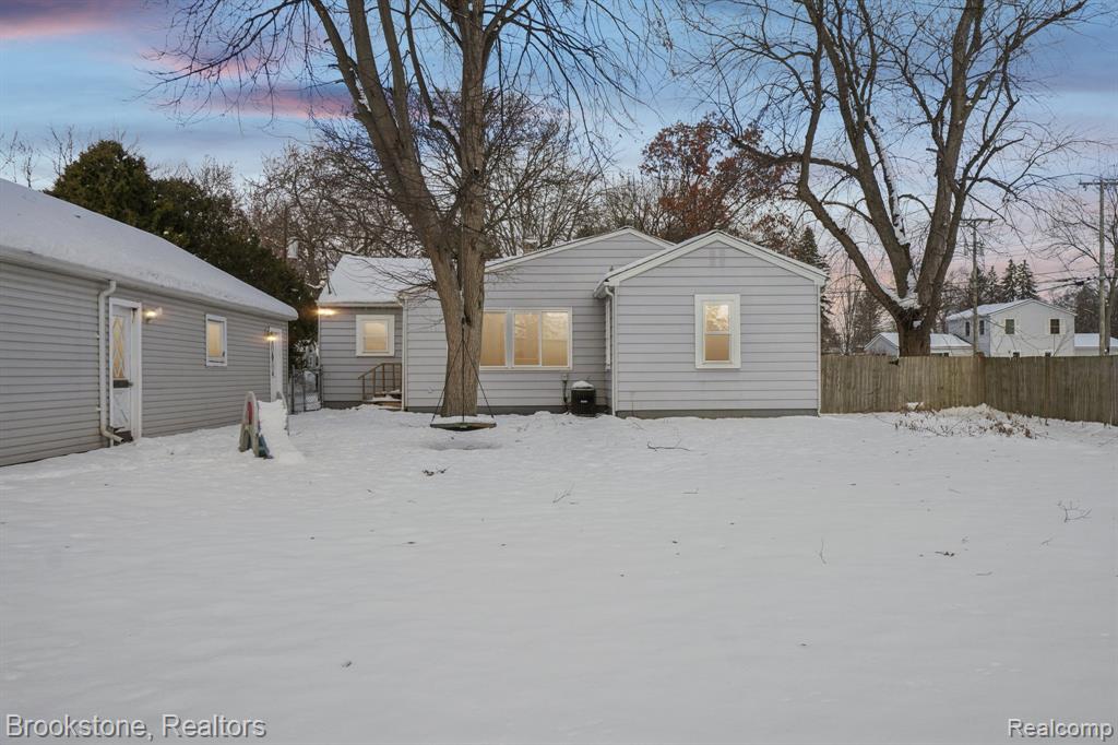 5729 Graves Street, Waterford, MI 48327 — Photo 35