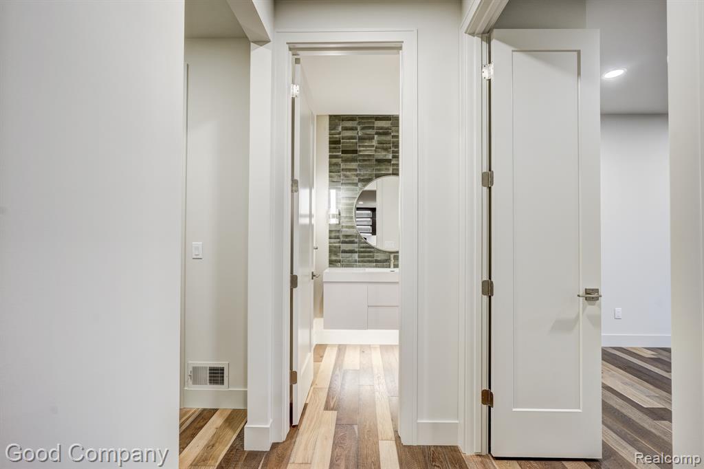 812 Irving Avenue, Royal Oak, MI 48067 — Photo 30