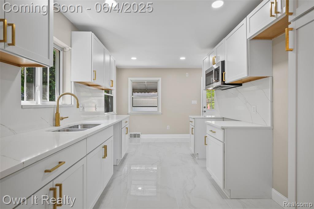 8415 N Evangeline Street, Dearborn Heights, MI 48127 — Photo 12
