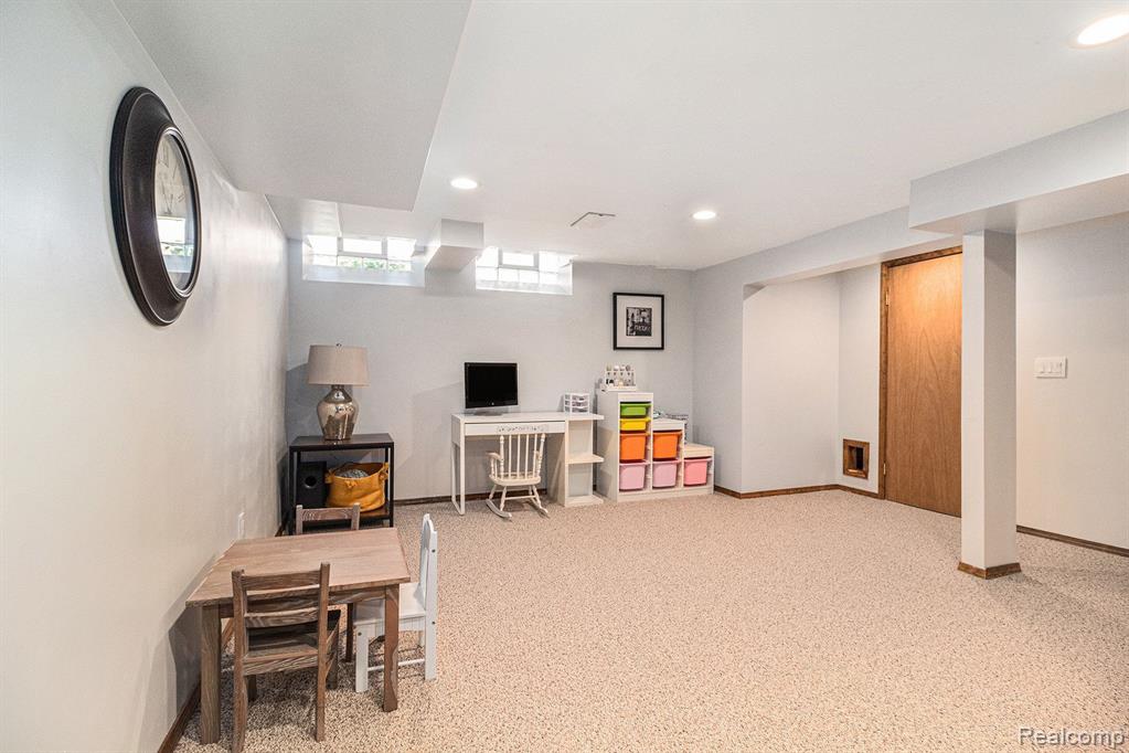 7349 ADMIRALTY Drive, Canton, MI 48187 — Photo 18