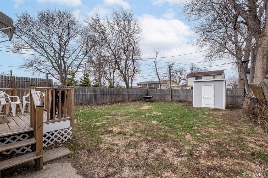 957 E Meyers Avenue, Hazel Park, MI 48030 — Photo 21