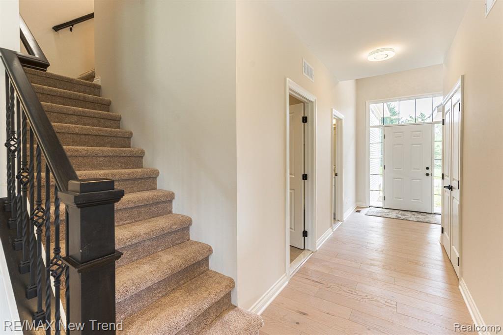 3184 ROMA Court, Wixom, MI 48393 — Photo 2