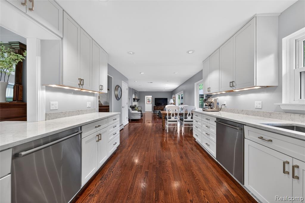 3717 Tyrconnel Court, West Bloomfield, MI 48323 — Photo 13