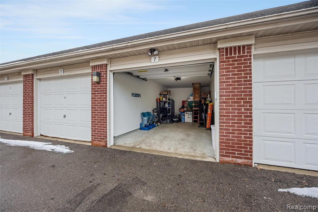 6600 Trillium Village Lane, 7, Clarkston, MI — Photo 19