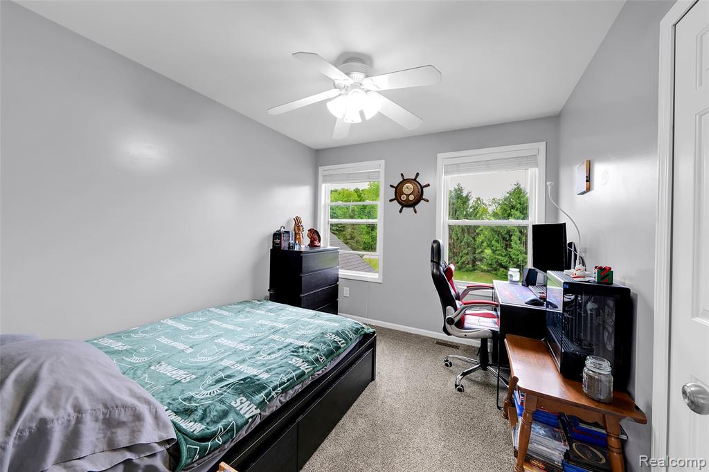 5015 LINDEMERE Drive, Fowlerville, MI 48836 — Photo 27