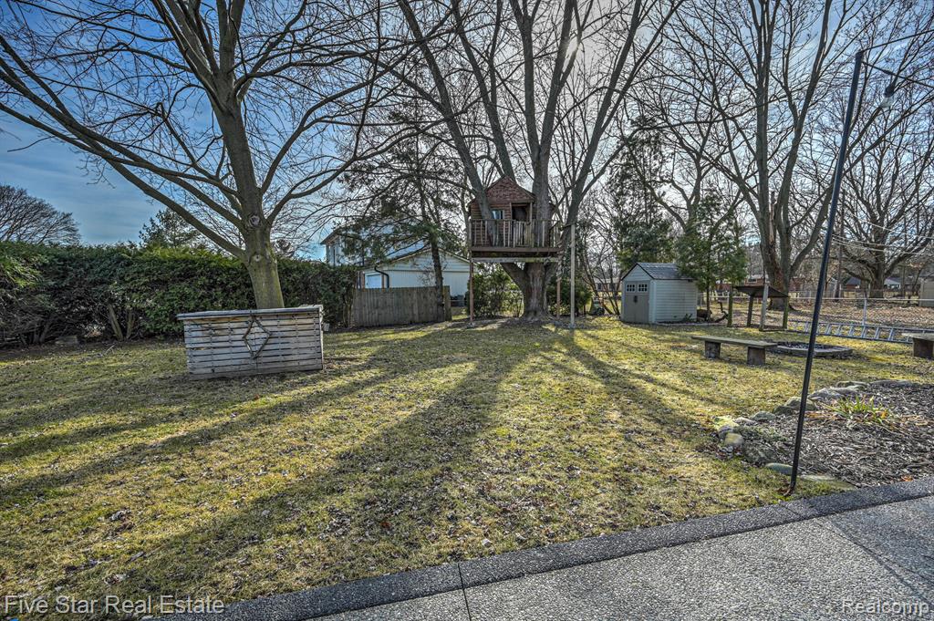 8838 Dublin Way, Sterling Heights, MI 48314 — Photo 47