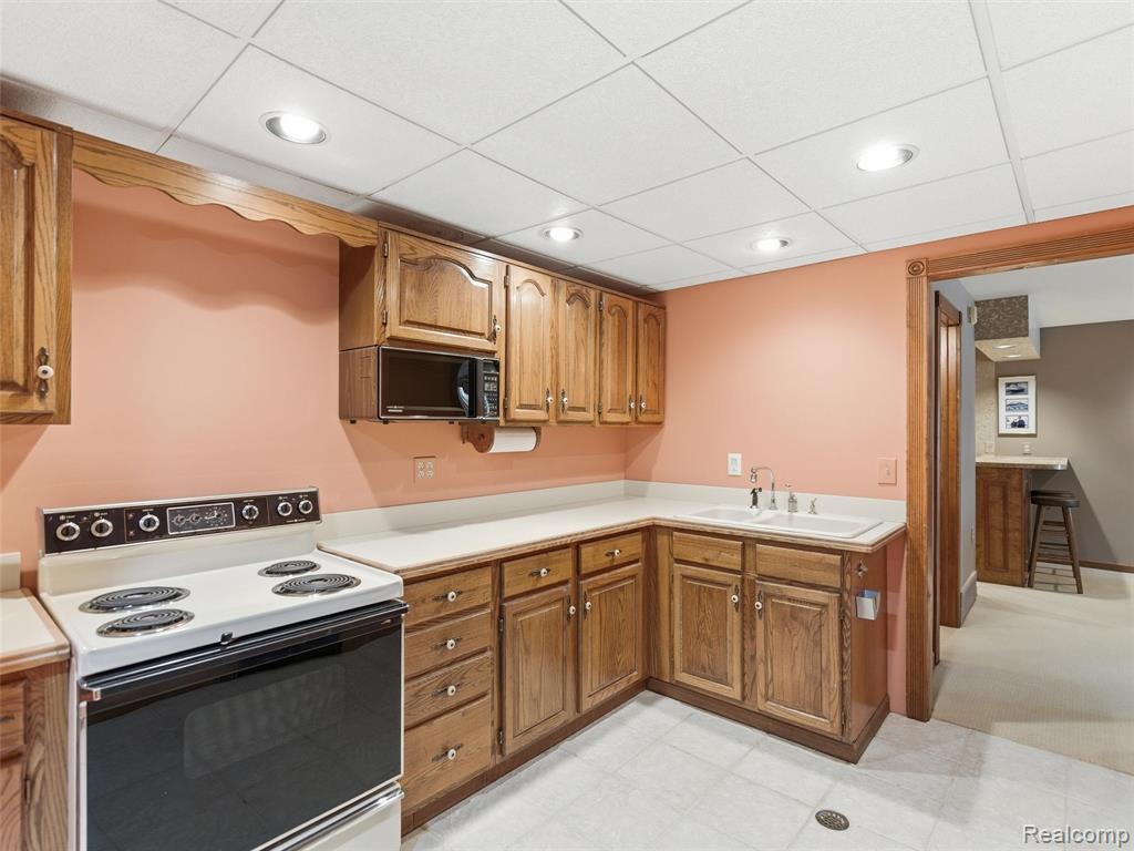 23 Chateaux Du Lac, Fenton, MI 48430 — Photo 36