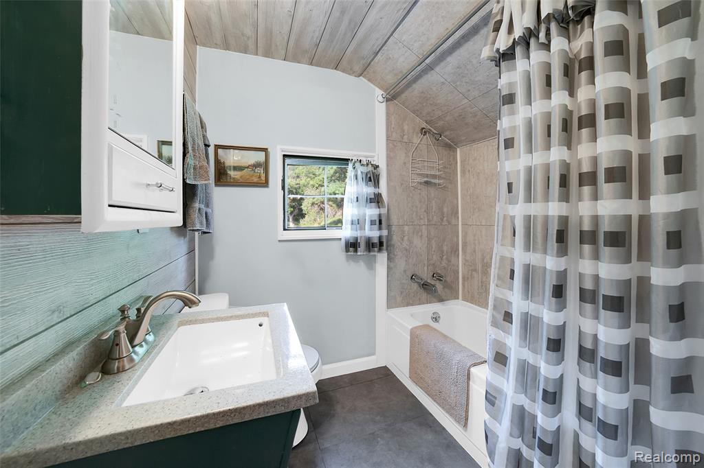 371 N Ortonville Road, Ortonville, MI 48462 — Photo 19