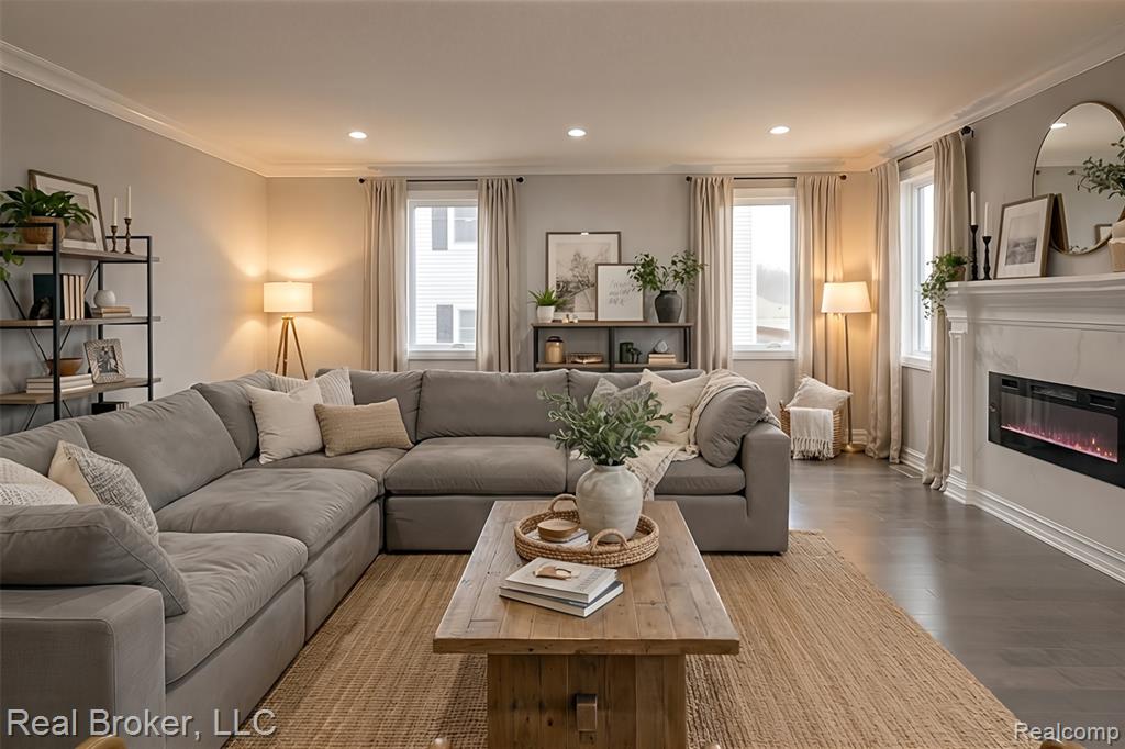 Living room with wood finished floors, crown molding, a gas fireplace, and recessed lighting