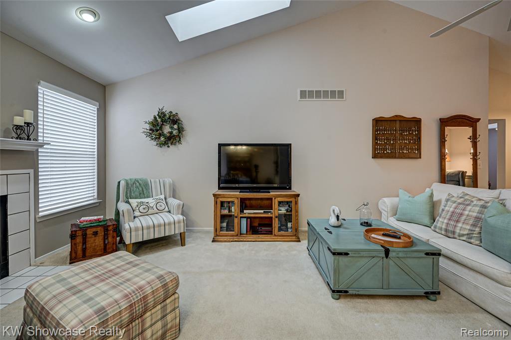 458 N Oak Drive, Commerce Twp, MI 48390 — Photo 11