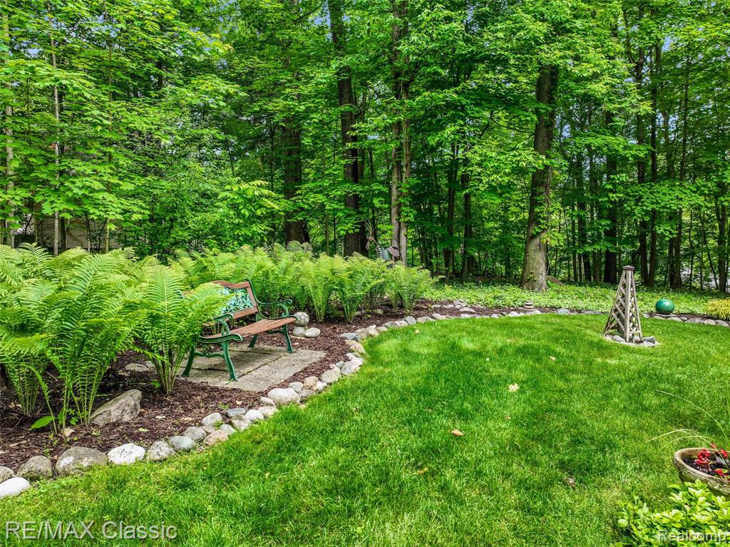 45100 Thornapple Lane, Northville, MI 48168 — Photo 42