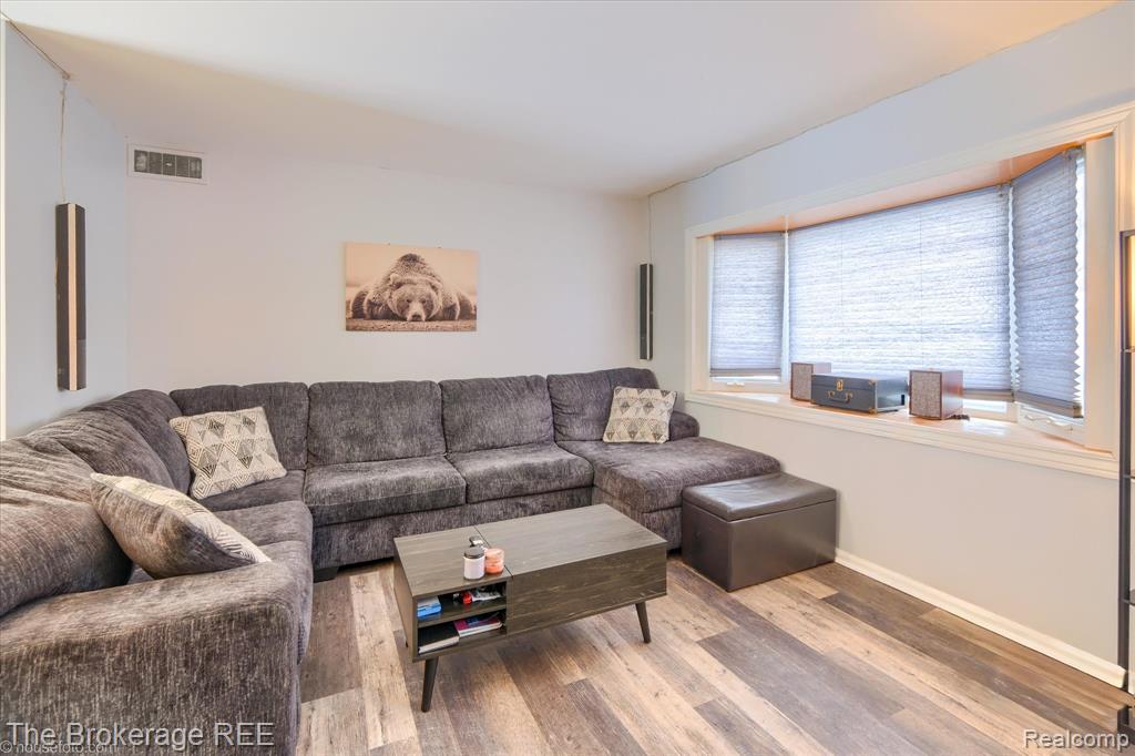 6155 Westdale Drive, Grand Blanc, MI 48439 — Photo 8