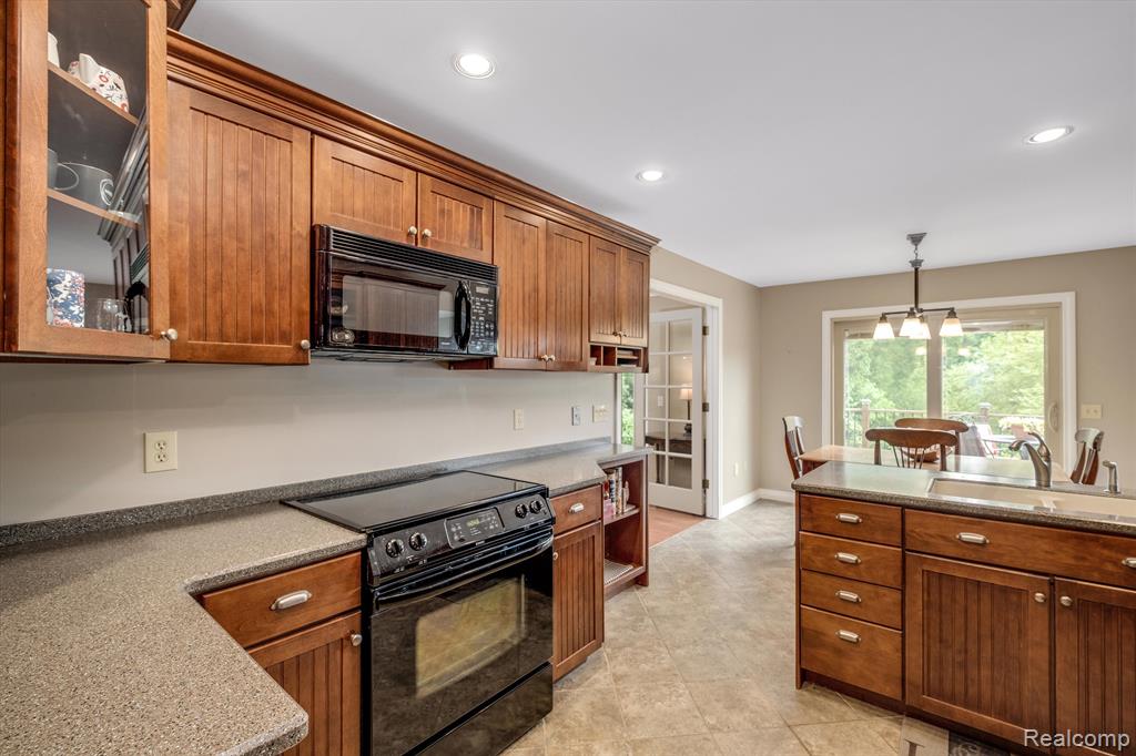 719 TEN POINT Drive, Rochester Hills, MI 48309 — Photo 15