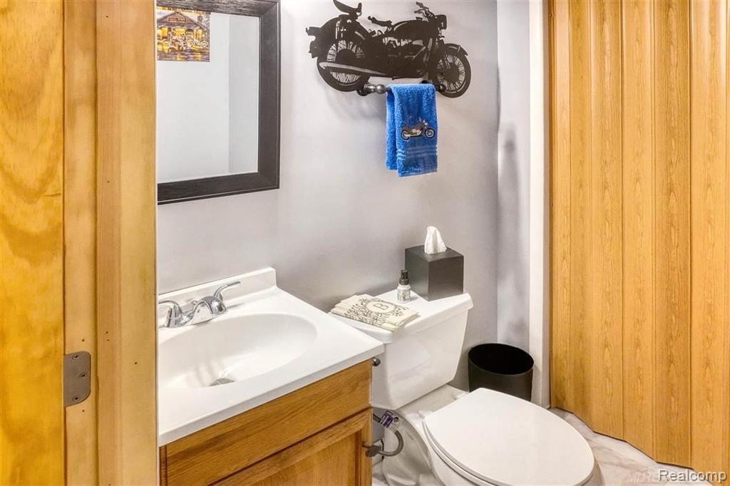 15794 Nader Court, Clinton Twp, MI 48038 — Photo 34