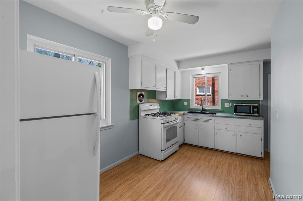 8631 WHITEFIELD Street, Dearborn Heights, MI 48127 — Photo 14