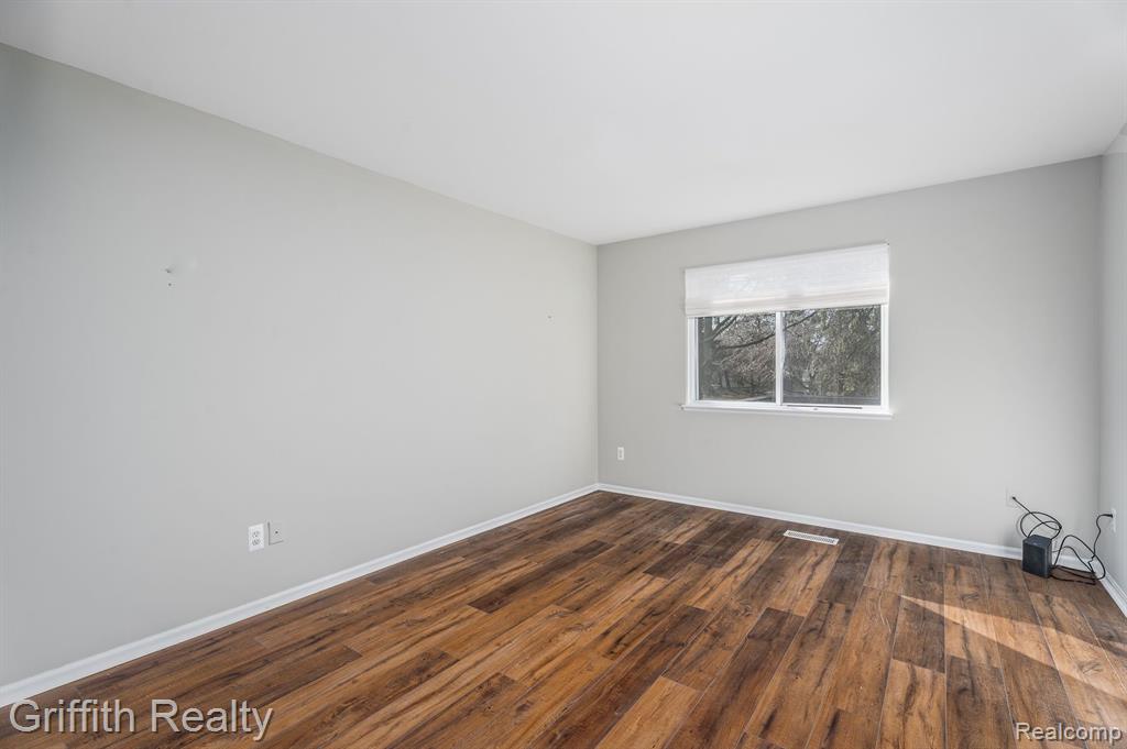 389 WOODFIELD SQUARE Lane, Brighton, MI 48116 — Photo 15