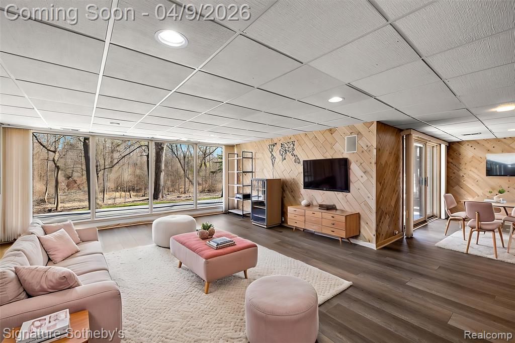 113-4650-Lahser-107 - Living Room - Standard - 8.jpg