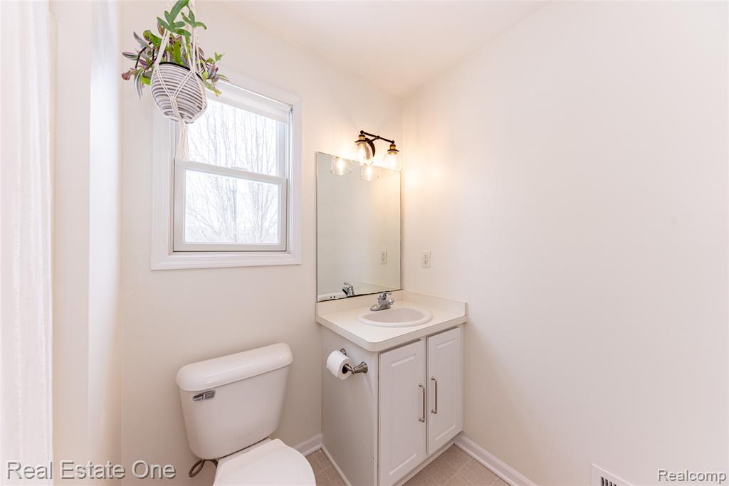 9410 Maple Run Court, Pinckney, MI 48169 — Photo 37