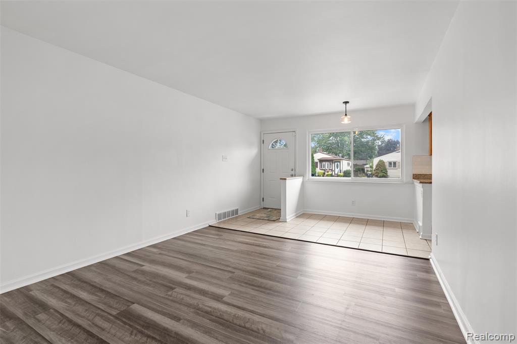8938 Hugh Street, Livonia, MI 48150 — Photo 4