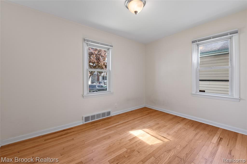 450 E MAPLEHURST Street, Ferndale, MI 48220 — Photo 10